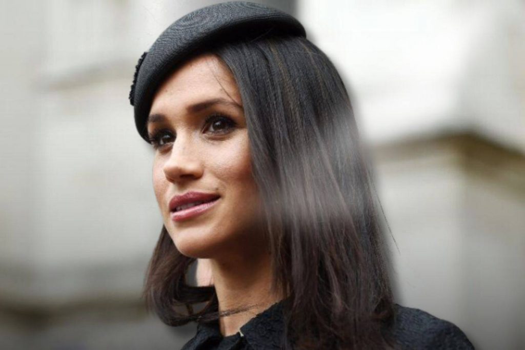 Meghan Markle capelli con onde naturali: come si fa