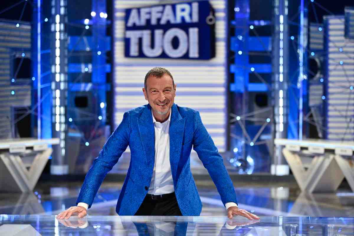 Amadeus Affari Tuoi giacca blu